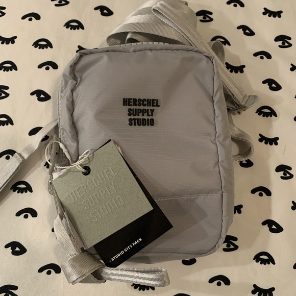 hs8 crossbody studio